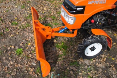 Передненавесной отвал для минитракторов Уралец